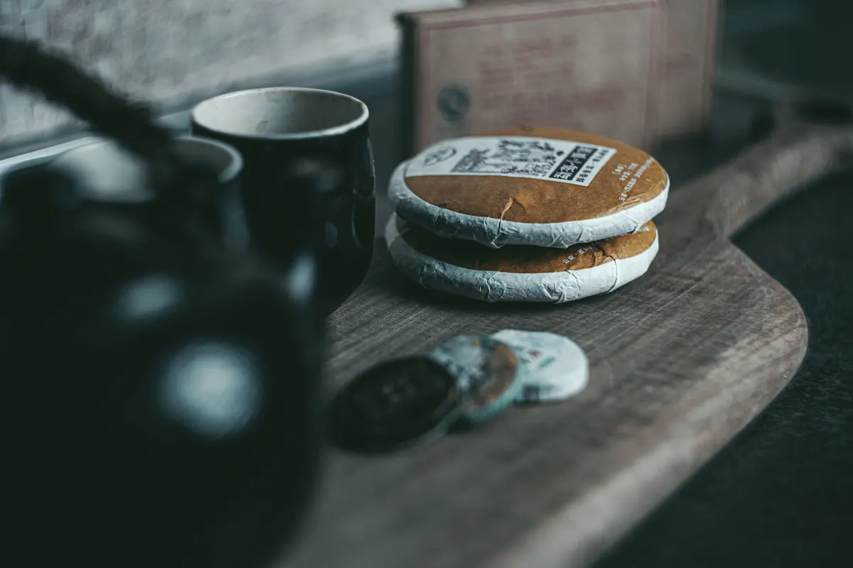 A Beginner's Guide to Pu'er Tea: Raw vs. Ripe and What to Try First