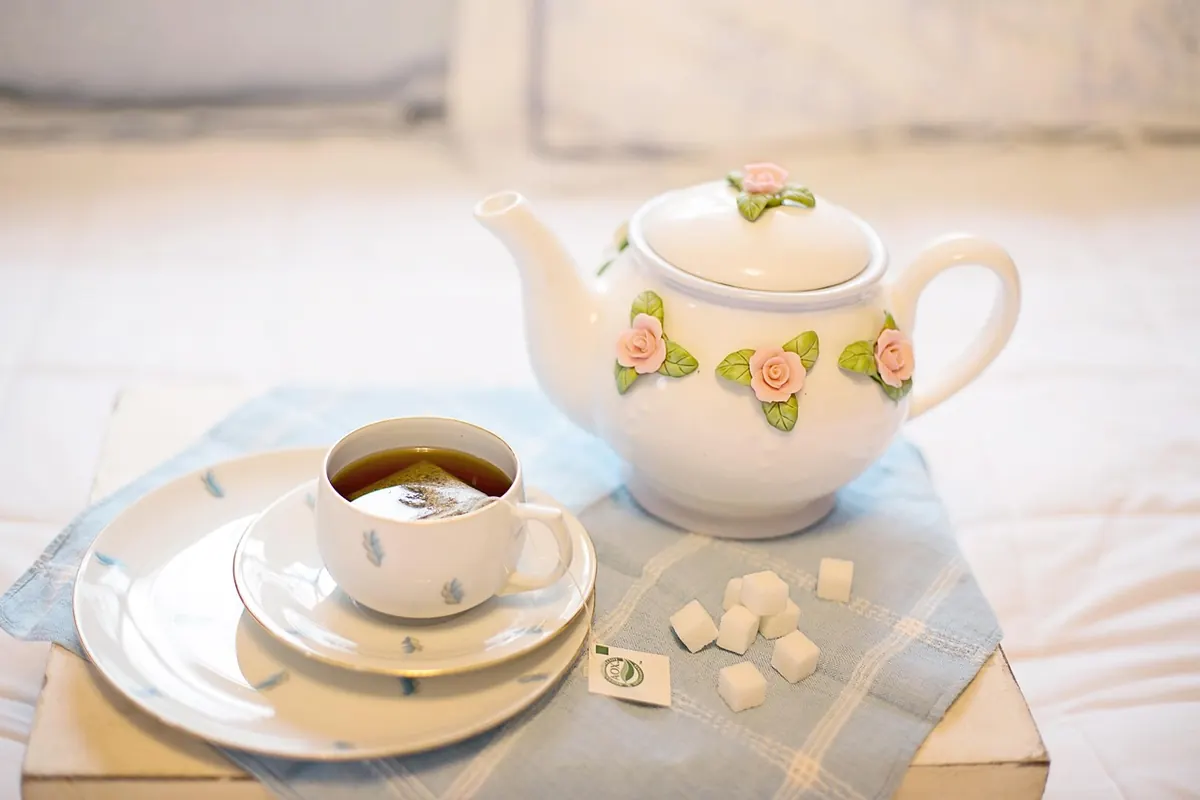 How to Host a Tea Tasting Party: A Checklist for Six Guests